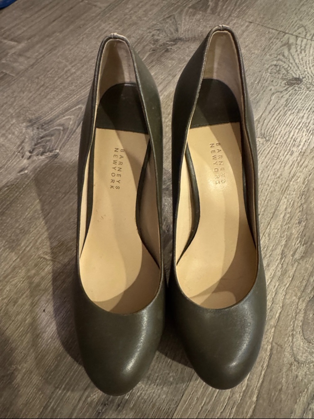 Barneys New York Olive Green Leather Round-Toe Pumps